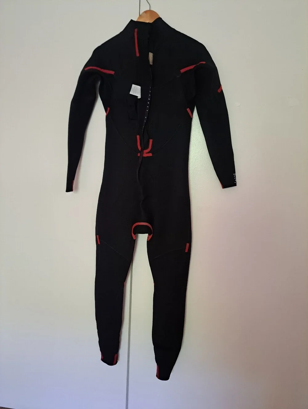 Rip Curl Men’s Black Long Sleeve Swim Rash Guard Wetsuit